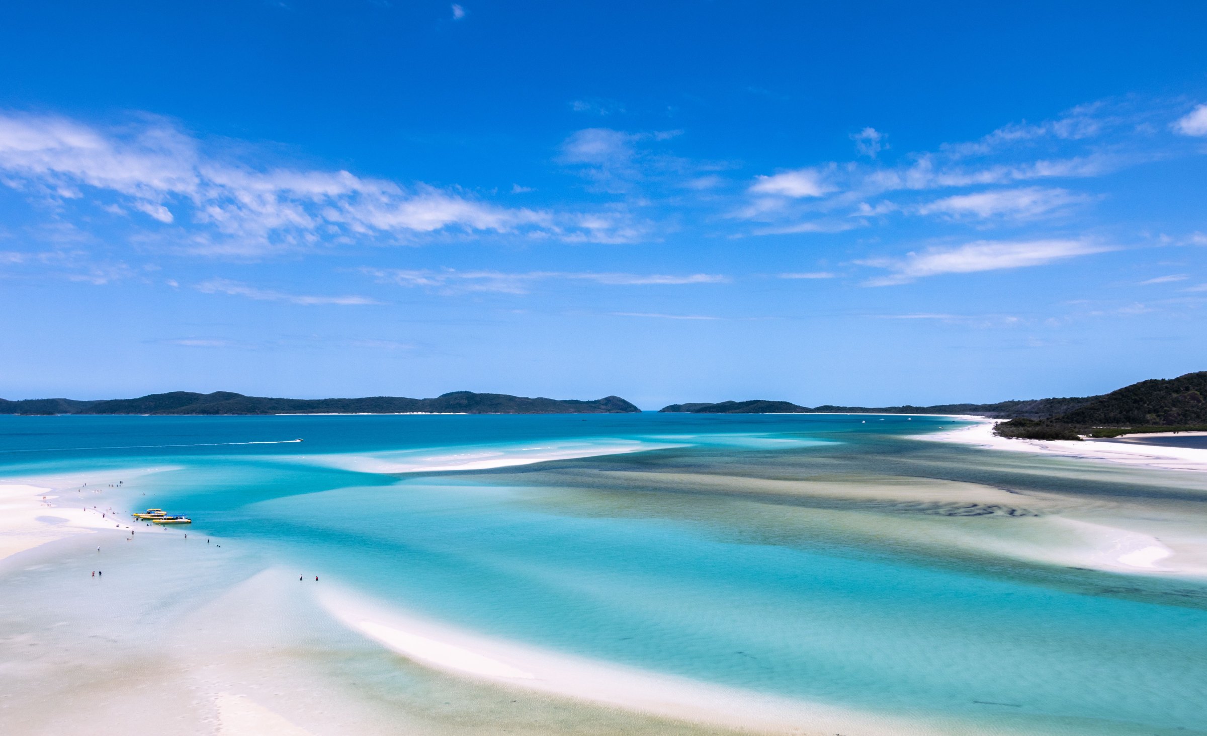 White silica sand and turquoise water at Whitehaven Beach in the Whitsundays