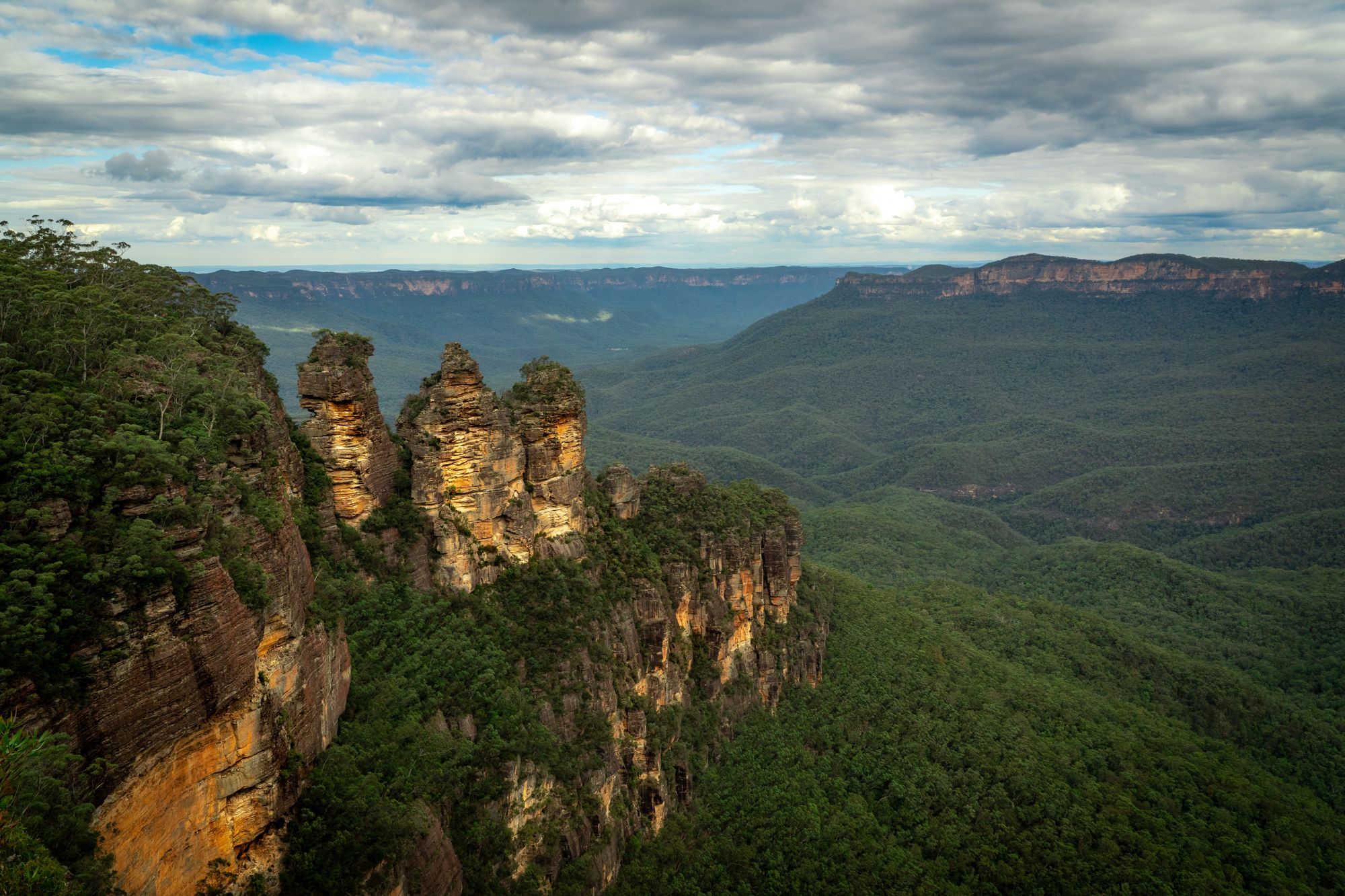 The Three Sisters and the blue haze of the Jamison Valley